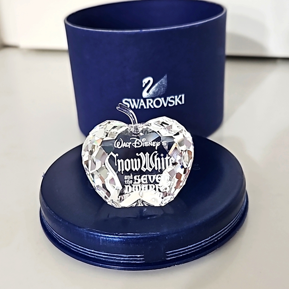 Swarovski Crystal Snow White and Seven Dwarfs apple.